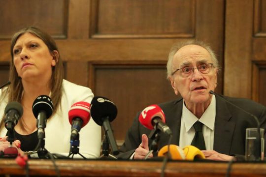 Σκληρές κόντρες στο περιθώριο της δίκης για το έγκλημα των Τεμπών
